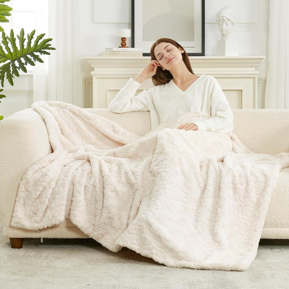 WERVITY Cozy Bliss Faux Fur Throw Blanket for Couch, Fuzzy Soft Plush Thick Warm Fluffy Reversible Wave Textured Blanket for Sofa Bedroom Living Room, 40 * 60 Inches Cream White